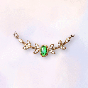 Luz Esmeralda – Collar con diseño de hoja dorada